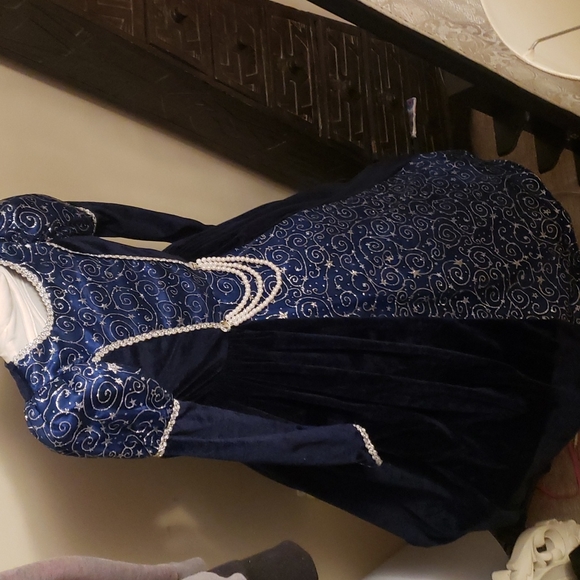 GIRLS Size 7 beautiful winter dress - Picture 8 of 9